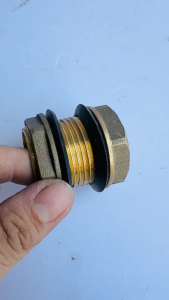 Khớp nối bồn nước bằng thau ren 27mm và 34mm