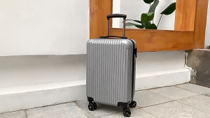 CharlesX กระเป๋าเดินทางขนาด 20/24 นิ้ว ผลิตจากวัสดุ PC+ABC ล้อลากและมีแท่นเลื่อน ขนาดใหญ่พอสำหรับนำขึ้นเครื่องได้