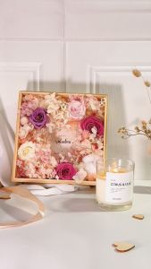 PRECIOUS Preserved Flowers and Scented Soy Candles Giftbox | Håndlavet Preserved Roses and Cotton Flowers Wooden Giftbox | Håndlavet Handpoured Soy Wax Scented Candle | Handlavet Valentines Day Limited Edition Collection