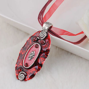 Trendy Ladies Retro Style Necklace Eco-Friendly Zinc Alloy Enamel Pendant Fashion Accessory for Women
