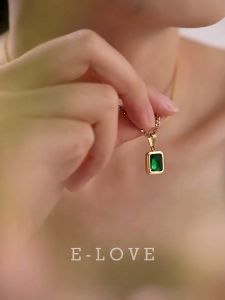 18k saudi gold necklace pawnable original Emerald pendant necklace female simple temperament collarbone chain jewelry