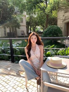 เสื้อเชิ้ตคอวีลายดอกไม้สีชมพูหวานสไตล์เกาหลี GS Good Start เสื้อผ้าทำงานคอวีแขนสั้นทรงเข้ารูปสำหรับฤดูร้อน