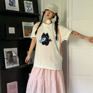 T-Shirt Wanita Lengan Pendek Ukuran Besar Motif Kartun Kucing & Ikan Lucu Katun Tipis Bernapas Premium Desain Korea Jepang Slim Fit 2025 Baju Kasual Oversize Kerah Bulat Tren Musim Panas Manis dan imut Modis Tops Slip - on Serbaguna Eksklusif