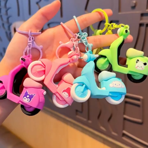 DAYUANDIAN【จัดส่งจากประเทศไทย 2-3 วัน】Sanrio Car Keychain Cartoon Bag Hanging Decoration Funny Couple Friend Gift Kawaii Bag Accessories