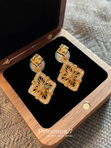 French Vintage Hollow Carved Micro-Paved Zircon Mosquito Coil Tray Earrings No Piercing Women Double-Sided Shell High-End Earrings