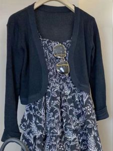 BINKAFENNY | เสื้อคาร์ดิแกนถักสีดำสไตล์ฝรั่งเศส ทรงหลวม แขนยาว ทรงเข้ารูป เสื้อคลุมกันหนาวแบบบาง สำหรับผู้หญิง ฤดูใบไม้ร่วง 2025 ใหม่