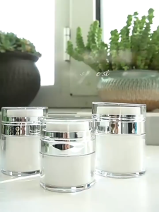 LL Travel Lip Balm Cream Jar Tin Cosmetic Container Jar Empty Plastic Container Cosmetic 空化妆品容器