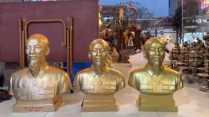 Tượng chân dung bác hồ bằng đồng đỏ đúc cao 70cm  DxRxC: 65x30x70cm nặng 36kg