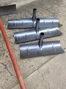 คราดแมงกานีส ความแข็งสูง ความเหนียวดี ทนต่อสนิมและการกัดกร่อน มีให้เลือกหลายขนาด ตากข้าวเปลือก กวาดขี้ ทำความสะอาดลาน