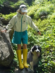 Womens High Waist Waterproof Windproof Hiking Jacket Mountain Series Outdoor Hard Shell Glued Zipper Climbing Coat Spring Season