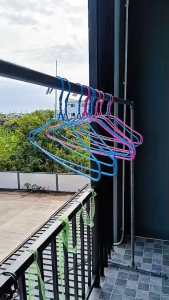 ไม้แขวนเสื้อลวด(12 ชิ้น/แพ็ค)ไม้แขวนผ้า ลวดหุ้มพลาสติกอย่างดี ขนาด 39x40 cm