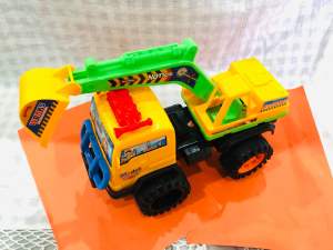 รถตักดินรถแทรกเตอร์ของเล่น มีลานในตัว