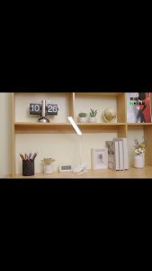 TGM💕โคมไฟอ่านหนังสือ LED การปรับแบบสัมผัส การป้องกันดวงตาสําหรับการศึกษา โคมไฟมินิมอล