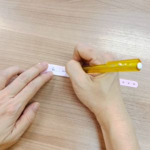 สายรัดข้อมือผู้ป่วย (เด็ก) ป้ายผูกข้อมือผู้ป่วย สำหรับ เด็ก สายรัดข้อมูลคนไข้ กระเป๋า Wristband ID Band สำหรับเด็ก