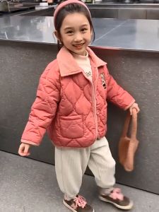 WANDER เสื้อโค้ทเด็กญ เสื้อหนาวเด็กญ การออกแบบลวดลายที่ทันสมัย เด็กหญิงฤดูหนาวอบอุ่นบวกผ้าฝ้ายหนาและแฟชั่น Jacket Jacket4111