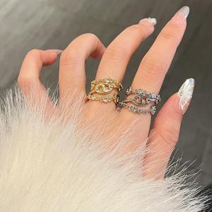 Fashionable Commuter Style Diamond Embedded Pig Nose Ring for Women New 2024 Cross Chain Design Luxury Minimalist Open Finger Ring