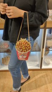 Waiwai Tas Kondangan Wanita Cantik Berkilau Mewah Crystal Unik French Fries Clutch