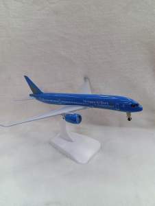Vietnam Airlines Boeing 777 Diecast Airplane Model 20CM with Landing Gear & Display Stand | Premium Aviation Collectible