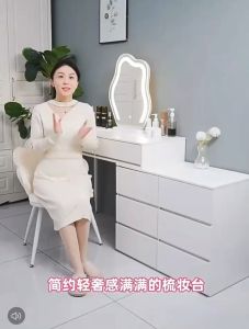 โต๊ะเครื่องเเป้ง โต๊ะไม้เเต่งหน้า สไตล์เกาหลี พื้นผิวโต๊ะเคลือบด้วยสารเคลือ โต๊ะเก็บเครื่องสำอาง มาพร้อมกระจกเเต่งหน้า