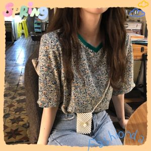 LHSunday งานเข้าใหม่  เสื้อแฟชั่นผู้หญิง เป็นงานแขนสั้น มีทั้งคอกลมและคอวี ตกแต่งลวดลายดอกไม้ เนื้อผ้าดีใส่สบายราคาถูก รีบมาตำเลย