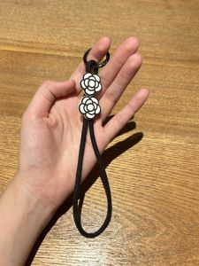 Short Portable Mobile Phone Lanyard Camera Handheld Tea Flower Alloy Bracelet Womens Anti-Loss Detachable Digital Accessory