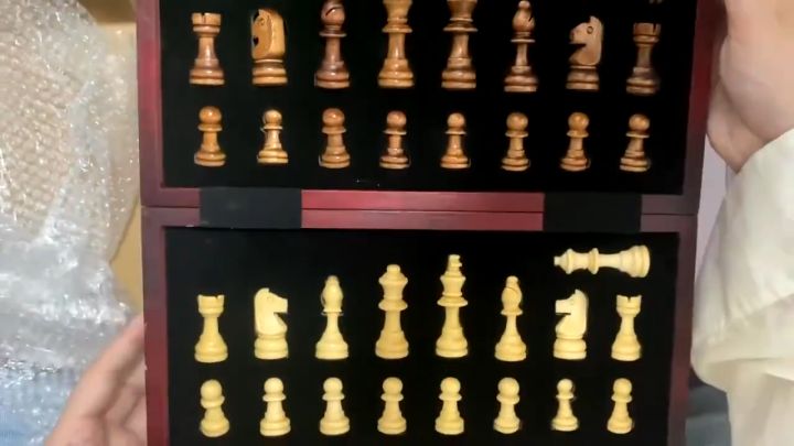 Luxury Magnetic Chess Set Traditional Wooden Folding Chess board Handwork Solid Wood Portable Chess Game