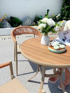 ชุดสวนไม้พลาสติกเฟอร์นิเจอร์นอกอาคาร2/4/6เก้าอี้ เฟอร์นิเจอร์กลางแจ้ง เฟอร์นิเจอร์สวน โต๊ะและเก้าอี้กลางแจ้ง ลักษณ์ไม้สัก