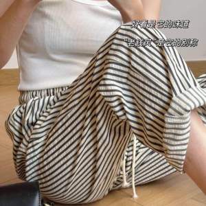 พร้อมส่ง กางเกงขายาวสไตล์POLO ปักโลโก้ ผ้านิ่ม ใส่สบาย ฟรีไซส์ ล็อตใหม่ มีกระเป๋า2ข้าง กางเกงแฟชั่น กางเกงลายทาง ใส่แมทช์ได้ทุกลุค