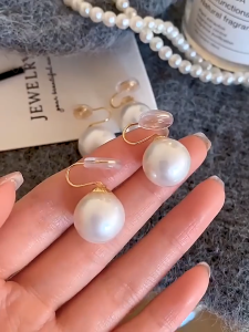 Pearl Clip Earrings Women without Ear Holes 2026 New Light Luxury Elegant Fashion Clip on Earrings