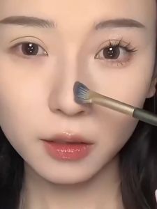 Half Scalloped Nose Shadow Brush Slant Head Scalloped Contour Highlighting Brush / 半扇形鼻影刷化妆刷镰刀形斜头小扇形阴影鼻梁修饰高光晕染刷