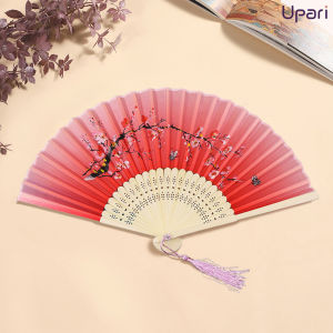 พัดจีน 8 นิ้วมีพู่ห้อย พัดสีสันสะดุดตาลายน่ารัก พัดจีนโบราณ ด้ามไม้ไผ่เนื้อผ้า พัดมือพับได้พกพาง่าย พัดญี่ปุ่น