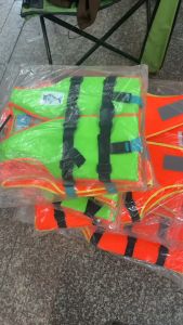 ใหม่ เสื้อชูชีพใหญ่ และ.เสื้อชูชีพเด็ก.พร้อมนกหวีด เสื้อชูชีพผู้ใหญ่. ราคาถูกสุดๆ พร้อมส่ง