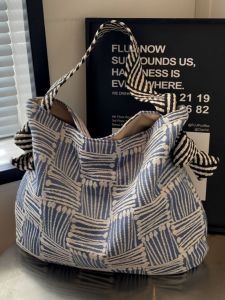 Large Capacity Canvas Bag Womens Niche Design Commuter Tote Idle Style Ins Easiest for Match Shoulder Messenger Bag