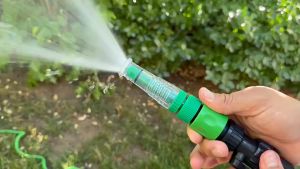 หัวฉีดต่อสายยาง หัวฉีดน้ำ พลาสติก ที่ฉีดน้ำ ปรับความแรงน้ำได้ แบบฝอย หรือแบบพุ่ง ใช้ต่อสายยาง