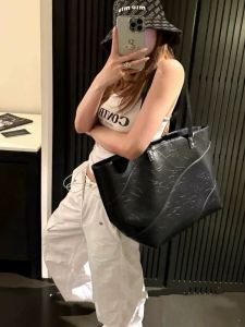 Túi Tote Da Dập Ký Hiệu Hàn Quốc 2025 Túi Đeo Vai Dung Tích Lớn Thời Trang Thường Ngày Cho Nữ Túi Đeo Vai Dập Ký Hiệu