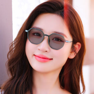 Photochromic tiến bộ kính đọc sách Superior cực kỳ nhẹ Titan nguyên chất & TR90 gọng tròn multifocus độc giả cho phụ nữ