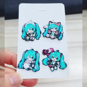Bandai | 8/14 Chiếc Chibi Ca Sĩ Ảo Men Ghim Bộ Hoạt Hình Dễ Thương Hình Ve Áo Phù Hiệu Anime Fan Sưu Tập Phụ Kiện Cho Túi Quần Áo