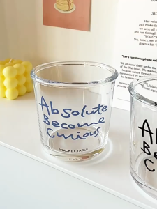 แก้วน้ำ แก้วพิมพ์ลายตัวอักษร สำหรับใส่เครื่องดื่ม ชา กาแฟ ถ้วยน้ำผลไม้ สีน้ำเงิน/ดำ แก้วสไตล์มินิมอล