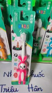 Bàn chải đánh răng trẻ em hình thú