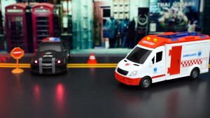Mainan Anak Mobil Rescue / Car Racing Police Bus / Helikopter Ambulance 1:16 / Diecast Koleksi Mewah