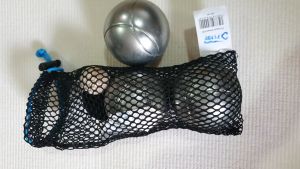 GEOLOGIC ลูกเปตอง 3 ลูกเพื่อสันทนาการรุ่น 100 ใช้ง่าย มีแบบผิวเรียบ แบบร่องเดี่ยว เพื่อแยกแยะลูกเปตองได้ง่าย มาพร้อมถุงผ้า พกพาสะดวก