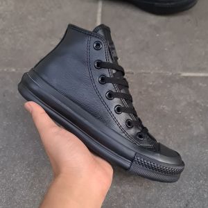 Sneakers Pria Wanita Kulit Hitam Polos Gaya Korea Tinggi Ujung Bulat Ukuran 38-43