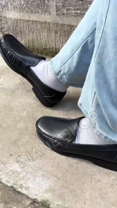 Stylish New Black Rubber High Quality Flat Shoes Non-Slip Waterproof Work Shoes Versatile Comfortable Slip On School Shoes For Men 0105523