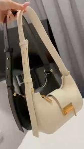 Túi C N K Đeo Vai Dáng Thuyền Khoá Mới 2 Màu Ontop Size 21cm (Auth Tuồn)