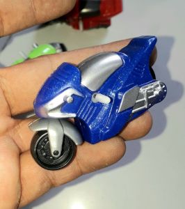 Một chiếc siêu xe mô tô chạy chớn bằng nhựa rất đẹp V12c