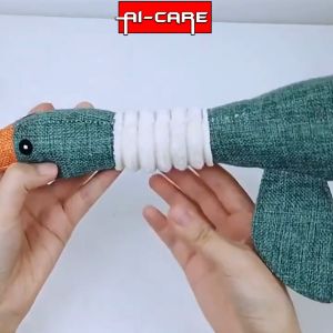 (READY STOCK) Plush Burlap Goose Plush Vocal Dog Toy Animal Bite Squeaky Sound Toy Cleaning Teeth Dogs Chew Toy (3pcs)