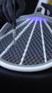 Vợt muỗi Lofans MW-1223 trắng