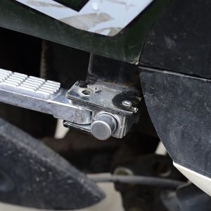 1 Pasangan Pedal Sepeda Elektrik Pedal Shock Belakang Aksesoris Sepeda Elektrik Bahan Aluminum Alloy Pedal Kaki Elektrik Anti-Slip