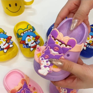 Childrens Sandals are rotatable Boy And Girl lightweight soft and versatile walking slippers