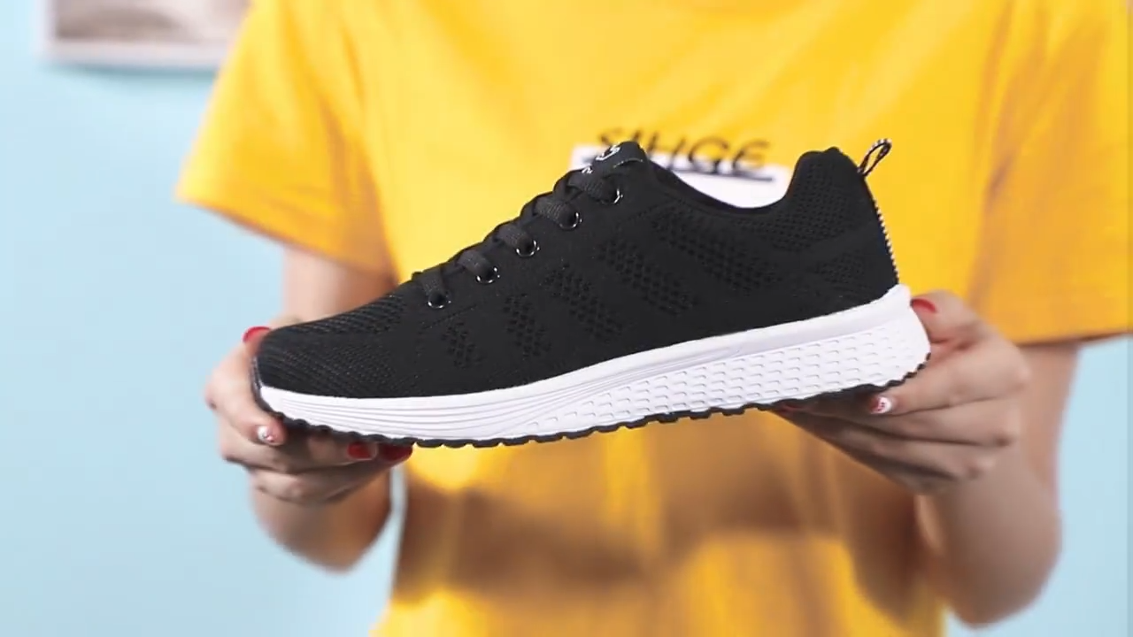 ไตล์เกาหลี แฟชั่นส รองเท้ากีฬา รองเท้าพื้นนุ่มกันลื่นรองเท้ รองเท้าผ้า ผู้หญิง รองเท้ายายก้นแบนมีซับ ในสวมใส่ง่ายหัวมน